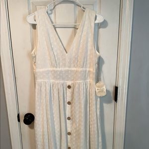 altar’d state Woman’s Large white eyelet dress. Tie in back. Brown buttons